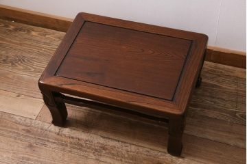 アンティーク家具　昭和初期　総ケヤキ材　レアサイズ　!凝った造りの小さな座卓(ローテーブル、座机)(R-043313)