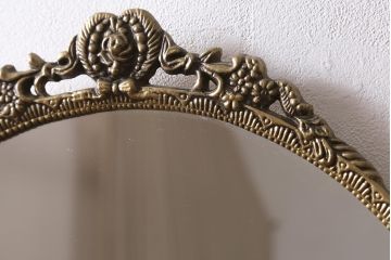 ヴィンテージ雑貨　イギリスビンテージ　気品漂うデザインの丸型ウォールミラー(鏡)(R-043317)