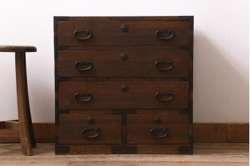 アンティーク家具　昭和初期　前面桐材　古い木の質感が味わい深い小タンス(引き出し、時代箪笥、整理タンス)(R-043321)