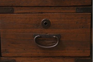 アンティーク家具　昭和初期　前面桐材　古い木の質感が味わい深い小タンス(引き出し、時代箪笥、整理タンス)(R-043321)