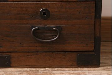 アンティーク家具　昭和初期　前面桐材　古い木の質感が味わい深い小タンス(引き出し、時代箪笥、整理タンス)(R-043321)