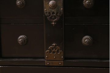 アンティーク家具　工芸家具　桐材　黒漆　凝った真鍮金具が高級感漂う上手物の裁縫箱(小引き出し)(R-043322)