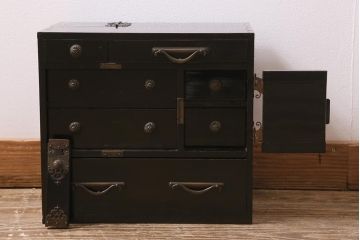 アンティーク家具　工芸家具　桐材　黒漆　凝った真鍮金具が高級感漂う上手物の裁縫箱(小引き出し)(R-043322)