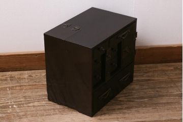 アンティーク家具　工芸家具　桐材　黒漆　凝った真鍮金具が高級感漂う上手物の裁縫箱(小引き出し)(R-043322)