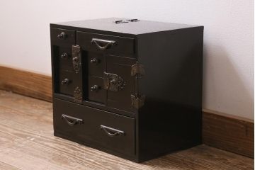 アンティーク家具　工芸家具　桐材　黒漆　凝った真鍮金具が高級感漂う上手物の裁縫箱(小引き出し)(R-043322)