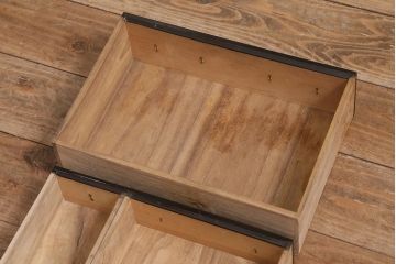 アンティーク家具　工芸家具　桐材　黒漆　凝った真鍮金具が高級感漂う上手物の裁縫箱(小引き出し)(R-043322)