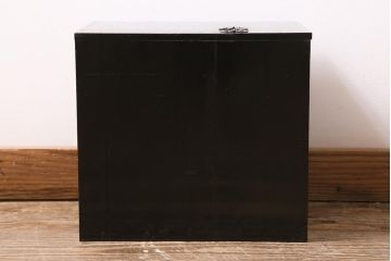 アンティーク家具　工芸家具　桐材　黒漆　凝った真鍮金具が高級感漂う上手物の裁縫箱(小引き出し)(R-043322)