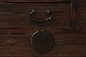 アンティーク家具　昭和初期　総桐材　使いこまれた銅金具が味わい深い小タンス(引き出し、時代箪笥、整理タンス)(R-043324)
