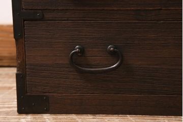 アンティーク家具　昭和初期　総桐材　使いこまれた銅金具が味わい深い小タンス(引き出し、時代箪笥、整理タンス)(R-043324)