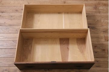 アンティーク家具　昭和初期　脚付きリメイク　前面桐材　モダンな取っ手が目を引く箪笥ローボード(テレビ台、ローチェスト、引き出し)(R-043325)