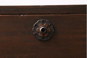 アンティーク家具　昭和初期　脚付きリメイク　前面桐材　モダンな取っ手が目を引く箪笥ローボード(テレビ台、ローチェスト、引き出し)(R-043325)