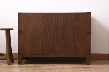 アンティーク家具　昭和初期　脚付きリメイク　前面桐材　モダンな取っ手が目を引く箪笥ローボード(テレビ台、ローチェスト、引き出し)(R-043325)