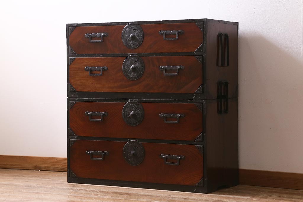 アンティーク家具　明治大正期　前面欅(ケヤキ)材　美しい木目が魅力の重ね会津箪笥(衣装箪笥、時代箪笥)(R-043326)