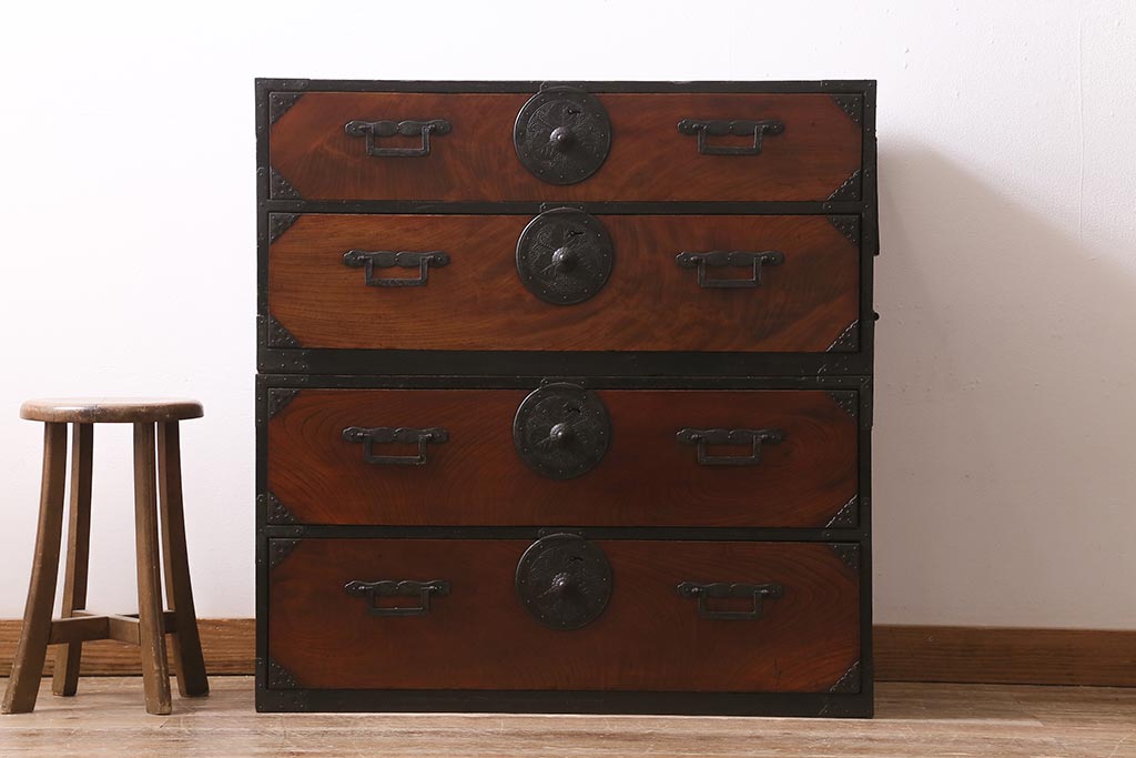 アンティーク家具　明治大正期　前面欅(ケヤキ)材　美しい木目が魅力の重ね会津箪笥(衣装箪笥、時代箪笥)(R-043326)