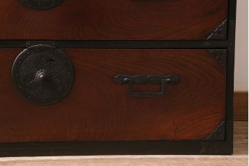 アンティーク家具　明治大正期　前面欅(ケヤキ)材　美しい木目が魅力の重ね会津箪笥(衣装箪笥、時代箪笥)(R-043326)