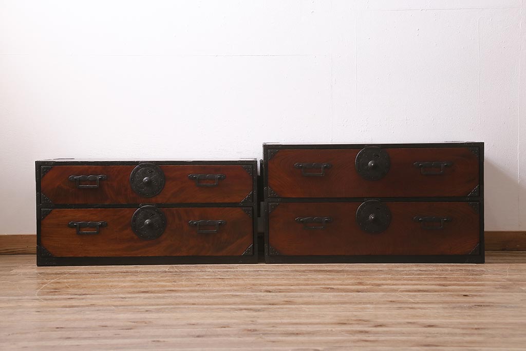 アンティーク家具　明治大正期　前面欅(ケヤキ)材　美しい木目が魅力の重ね会津箪笥(衣装箪笥、時代箪笥)(R-043326)