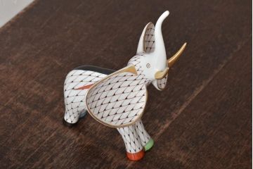 ハンガリー　HOLLOHAZA(ホロハーザ)　象フィギュリン(エレファント、磁器、置物)(R-043330)