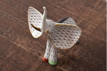 ハンガリー　HOLLOHAZA(ホロハーザ)　象フィギュリン(エレファント、磁器、置物)(R-043330)