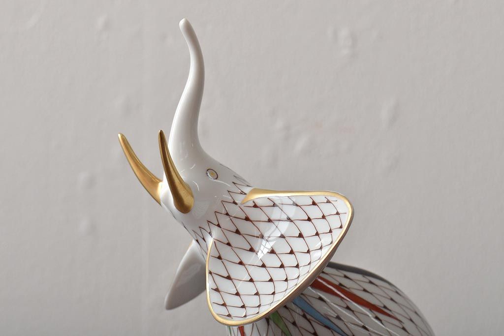 ハンガリー　HOLLOHAZA(ホロハーザ)　象フィギュリン(エレファント、磁器、置物)(R-043330)