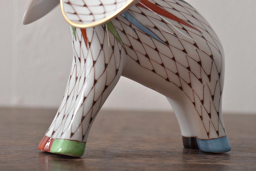 ハンガリー　HOLLOHAZA(ホロハーザ)　象フィギュリン(エレファント、磁器、置物)(R-043330)