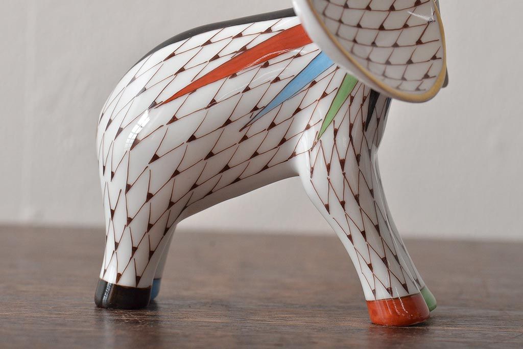 ハンガリー　HOLLOHAZA(ホロハーザ)　象フィギュリン(エレファント、磁器、置物)(R-043330)