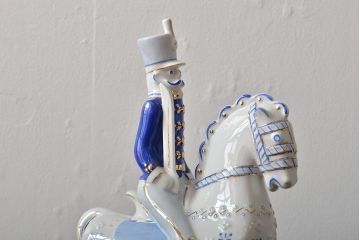 ハンガリー　HOLLOHAZA(ホロハーザ)　騎兵フィギュリン(兵隊、磁器、置物)(R-043331)