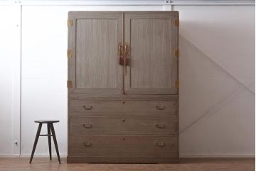 アンティーク家具　昭和中期　衣装盆付き　品のある佇まいが魅力の桐箪笥(衣装箪笥、着物箪笥、和タンス、桐たんす)(R-043346)