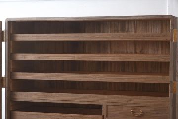 アンティーク家具　昭和中期　衣装盆付き　品のある佇まいが魅力の桐箪笥(衣装箪笥、着物箪笥、和タンス、桐たんす)(R-043346)