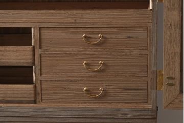 アンティーク家具　昭和中期　衣装盆付き　品のある佇まいが魅力の桐箪笥(衣装箪笥、着物箪笥、和タンス、桐たんす)(R-043346)