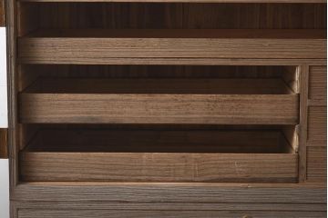 アンティーク家具　昭和中期　衣装盆付き　品のある佇まいが魅力の桐箪笥(衣装箪笥、着物箪笥、和タンス、桐たんす)(R-043346)