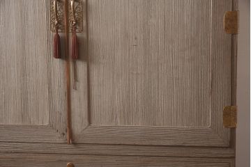 アンティーク家具　昭和中期　衣装盆付き　品のある佇まいが魅力の桐箪笥(衣装箪笥、着物箪笥、和タンス、桐たんす)(R-043346)