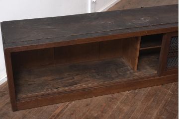 アンティーク家具　大正期　亀甲金網と組子の凝った引き戸が目を引くローボード(テレビ台)(R-043348)