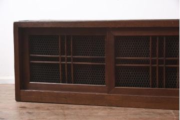 アンティーク家具　大正期　亀甲金網と組子の凝った引き戸が目を引くローボード(テレビ台)(R-043348)