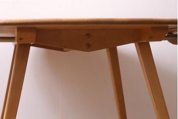 ヴィンテージ家具　イギリスビンテージ　ERCOL(アーコール)　エルム材　ウィンザードロップリーフテーブル(バタフライテーブル、ラウンドテーブル)(R-043354)