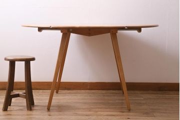 ヴィンテージ家具　イギリスビンテージ　ERCOL(アーコール)　エルム材　ウィンザードロップリーフテーブル(バタフライテーブル、ラウンドテーブル)(R-043354)