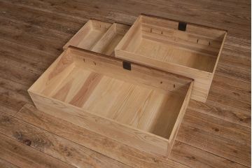 アンティーク家具　大正昭和初期　脚付きリメイク　前面桐材　片開き戸付き　モダンな取っ手が目を引く箪笥ローボード(テレビ台、ローチェスト、引き出し)(R-043355)