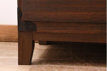 アンティーク家具　大正昭和初期　脚付きリメイク　前面桐材　片開き戸付き　モダンな取っ手が目を引く箪笥ローボード(テレビ台、ローチェスト、引き出し)(R-043355)