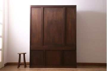 中古美品　民芸家具　軽井沢彫り　桜の彫りが優美な食器棚(戸棚、キャビネット)(定価約130万円)(R-043357)