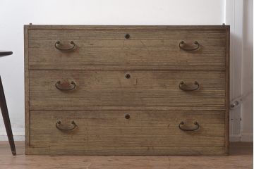 レトロ家具　昭和中期　桐材 シンプルで素朴な箪笥3段(ローボード、テレビ台、チェスト、引き出し、桐箪笥、桐たんす)(R-043358)