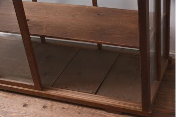 アンティーク家具　大正昭和初期　ヒノキ材　味のある風合いが魅力のレトロなガラスケース(ショーケース、陳列棚)(R-043361)