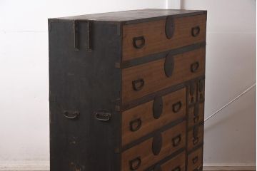 アンティーク家具　明治大正期　前板桐材　丸金具が目を引く衣装箪笥(時代箪笥、引き出し)(R-043363)
