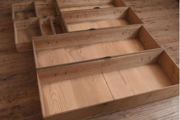 アンティーク家具　明治大正期　前板桐材　丸金具が目を引く衣装箪笥(時代箪笥、引き出し)(R-043363)