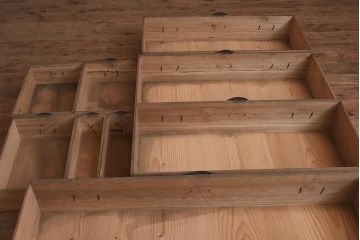 アンティーク家具　明治大正期　前板桐材　丸金具が目を引く衣装箪笥(時代箪笥、引き出し)(R-043363)