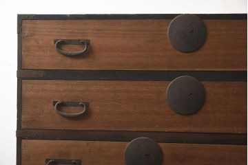 アンティーク家具　明治大正期　前板桐材　丸金具が目を引く衣装箪笥(時代箪笥、引き出し)(R-043363)