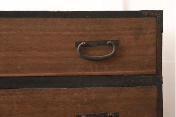 アンティーク家具　明治大正期　前板桐材　丸金具が目を引く衣装箪笥(時代箪笥、引き出し)(R-043363)
