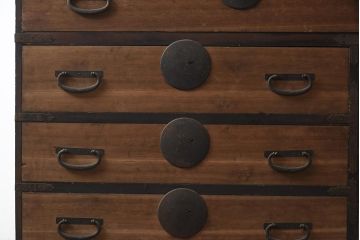 アンティーク家具　明治大正期　前板桐材　丸金具が目を引く衣装箪笥(時代箪笥、引き出し)(R-043363)
