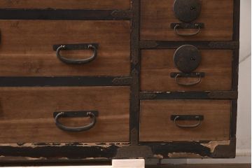 アンティーク家具　明治大正期　前板桐材　丸金具が目を引く衣装箪笥(時代箪笥、引き出し)(R-043363)