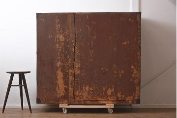 アンティーク家具　明治大正期　前板桐材　丸金具が目を引く衣装箪笥(時代箪笥、引き出し)(R-043363)
