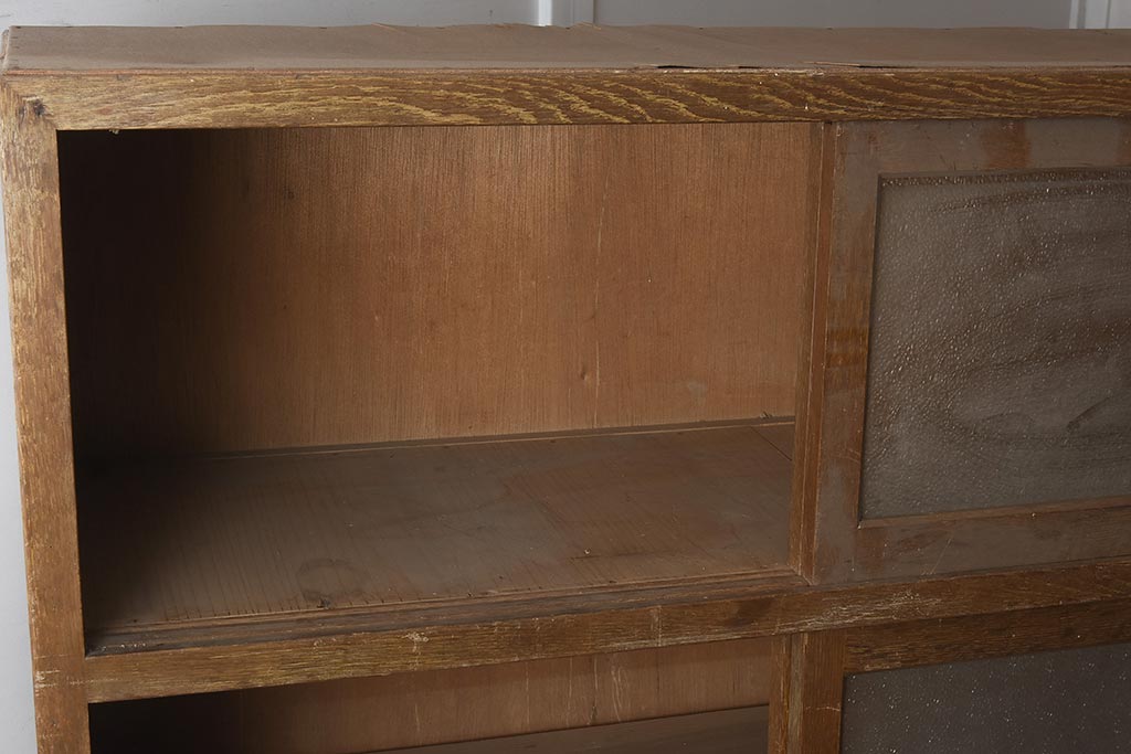 レトロ家具　昭和中期　ナラ材　ダイヤガラスがおしゃれな作業台付き食器棚(収納棚、戸棚、キャビネット)(R-043365)