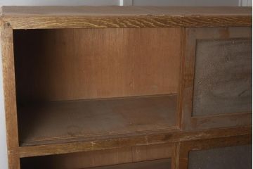 レトロ家具　昭和中期　ナラ材　ダイヤガラスがおしゃれな作業台付き食器棚(収納棚、戸棚、キャビネット)(R-043365)